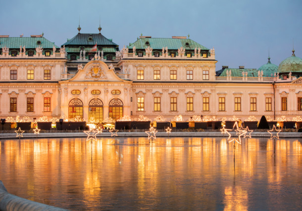     Christmas market in Vienna / Belvedere Palace 